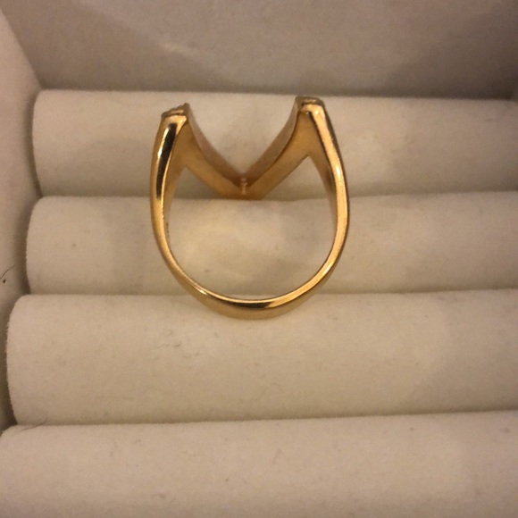 VTG Gold Tone Large V crystals that stand out to make this more noticeable SZ 8 - Picture 8 of 8